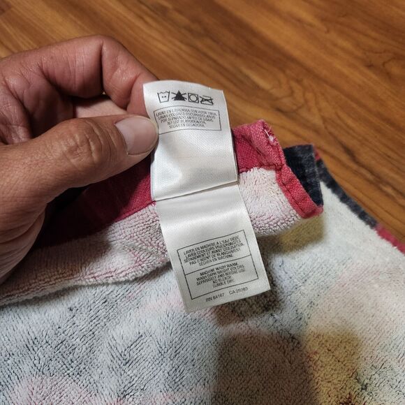 DISNEY PIRATES OF THE CARIBBEAN COLLECTIBLE BEACH TOWEL 60 Inch X 60 Inch - Picture 5 of 5